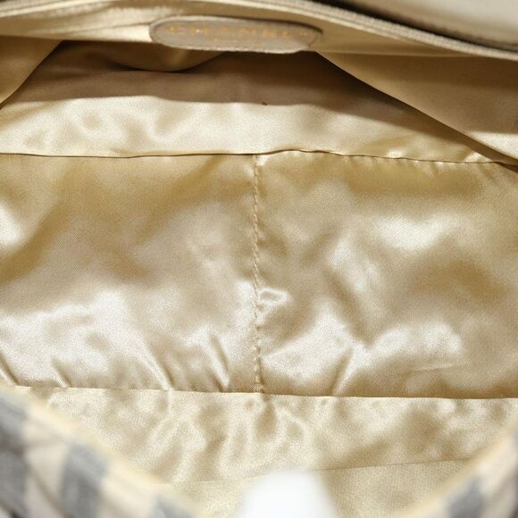 Chanel Matelassé White Canvas Shoulder Bag (Pre-Owned) - Picture 5 of 16